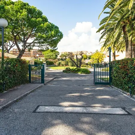 Apartment Vue Mer: Retreat With Pool Antibes