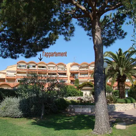 Vue Mer: Retreat With Pool Apartment